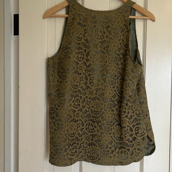 Sleeveless lace overlay top. - Picture 6 of 6